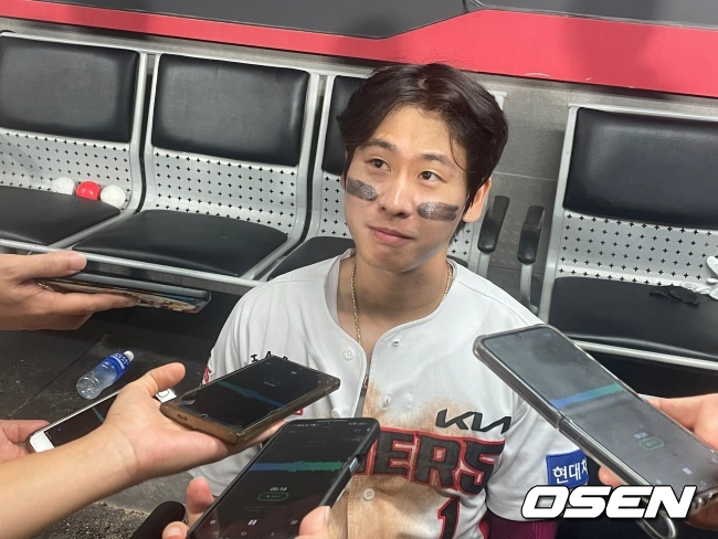 경기후 인터뷰에 응하고 있는 박찬호./OSEN DB