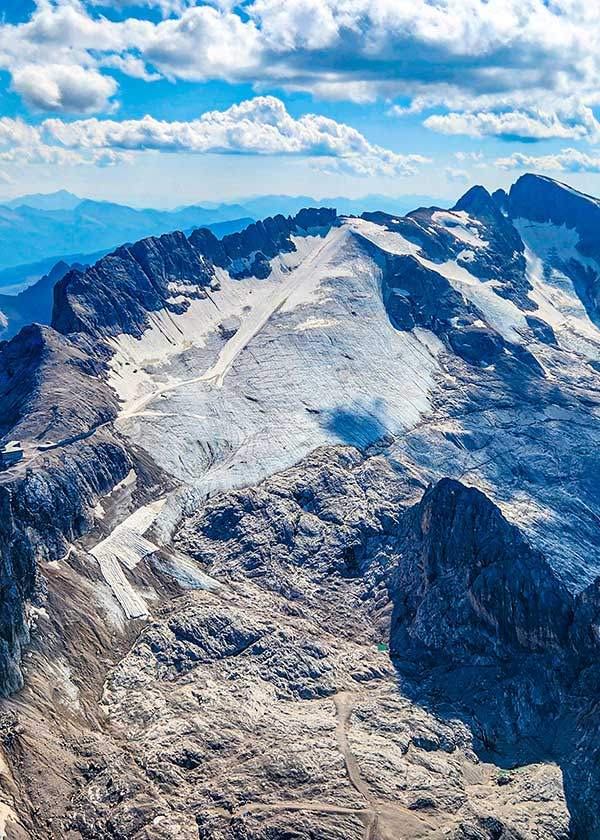 마르몰라다 정상부 빙하를 가까이에서 카메라에 담았다.&nbsp;