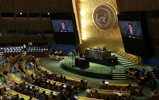 유엔 총회 기조연설하는 이재명 대통령 - 이재명 대통령이 23일(현지시간) 미국 뉴욕 유엔본부 총회장에서 기조연설을 하고 있다.  뉴욕 연합뉴스