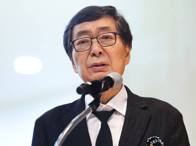 김홍업 김대중평화센터 이사장이 지난달 18일 서울 동작구 국립서울현충원 현충관에서 열린 김대중 전 대통령 서거 16주기 추모식에서 유족인사를 하고 있다. 성형주 기자