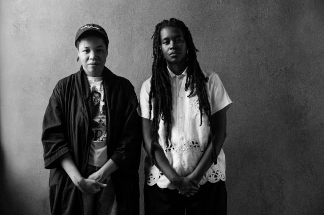 블랙퀀텀 퓨처리즘의 라시다 필립스(왼쪽)와 카메이 아예와 /사진=에브루 일디즈, 제공=리움미술관