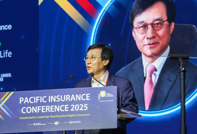 김철주 생명보험협회장이 24일 서울 용산구 그랜드 하얏트 호텔에서 열린 ‘태평양 보험 콘퍼런스(PIC)’에서 개회사를 하고 있다. 사진 제공=생명보험협회