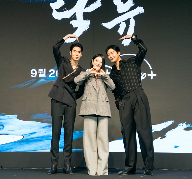 디즈니 플러스 ‘탁류’.  월트디즈니 컴퍼니 코리아 제공.