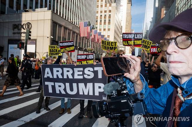 뉴욕 유엔총회장 인근 반트럼프 시위 [뉴욕 EPA=연합뉴스 자료사진. 재판매 및 DB 금지]