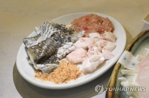 민어 껍질과 부레 [연합뉴스 자료 사진]