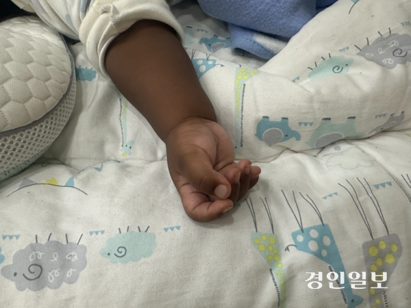 안산시 단원구 선부동에 위치한 화정어린이집에 다니고 있는 0세(4개월) 이주아동. 2025.9.24 /목은수기자 wood@kyeongin.com