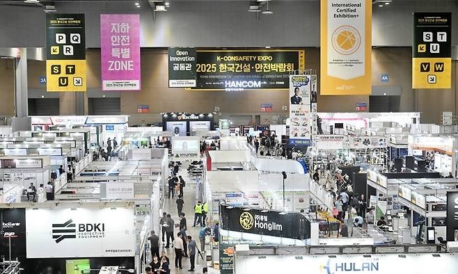 지난 17일부터 19일까지 킨텍스에서 개최된 '2025 한국건설·안전박람회'에 바이어들이 북적이고 있다. 사진=킨텍스