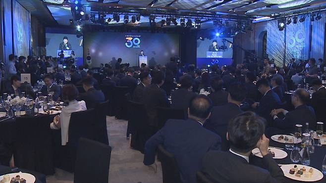 지난 22일 서울 영등포구 여의대로 페어몬트 앰배서더 서울 호텔 그랜드볼룸에서열린 KBC 광주방송 '창사 30주년 기념식'.