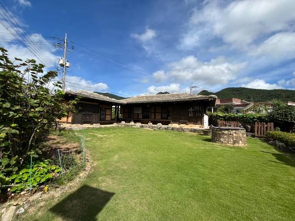 거제 청마기념관 건너편 유치환 시인의 생가. /권영란 작가