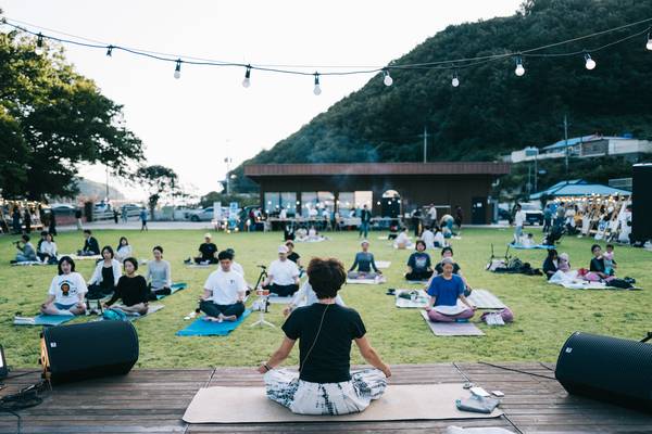 남해청년센터와 팜프라가 준비한 2025 청년의 날 '남해 감각' 행사 중 마음챙김 프로그램. /양희수