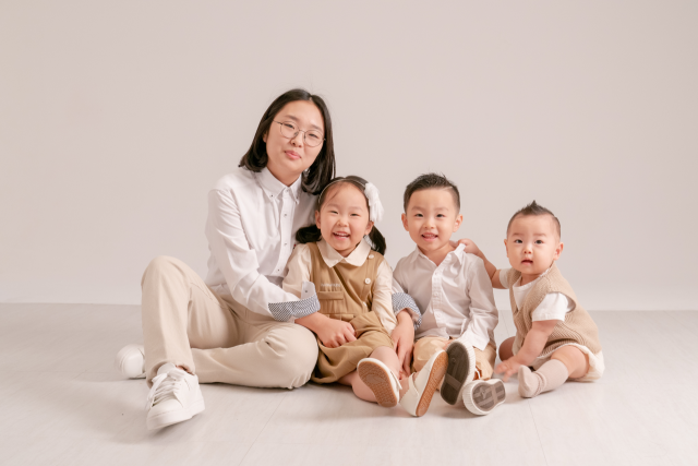 (왼쪽부터)첫째 경민, 둘째 보민, 셋째 민준, 넷째 민성 등 네 남매가 활짝 웃고 있다. 박민주 씨 제공