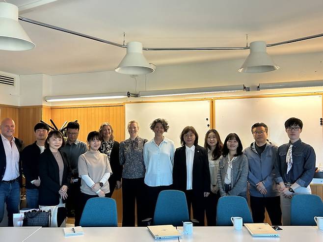 ▲ 포항시는 지난 24일(현지 기준) 스웨덴 말뫼시 도시계획국 및 환경국을 방문해 이클레이(ICLEI·국제지방정부환경기구) 주관 민관협력 기반 기후·에너지 정책 교류회에 참가했다.