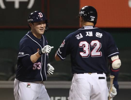 나란히 홈런을 터트린 양석환과 김재환 (사진=두산)