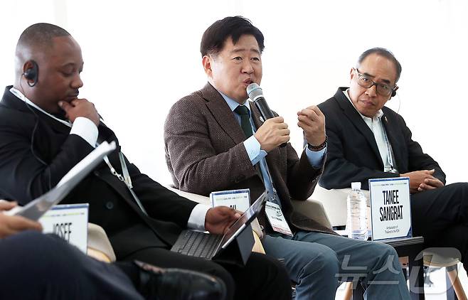 오영훈 제주특별자치도지사가 25일 오후 제주국제컨벤션센터 오션뷰에서 열린 '2025 그린수소 글로벌 포럼' 글로벌 라운드 테이블에서 발언하고 있다. 2025.9.25/뉴스1 ⓒ News1 오미란 기자