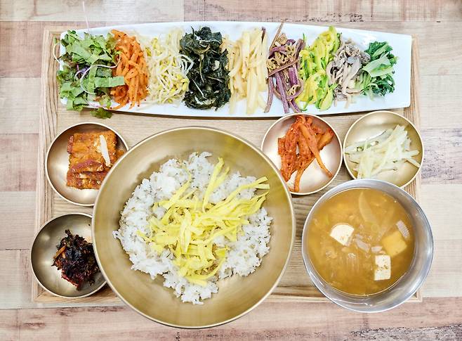 ◇제천 가스트로 투어에서 맛볼 수 있는 의림지떡갈비의 약선비빔밥. 사진제공=지엔씨21