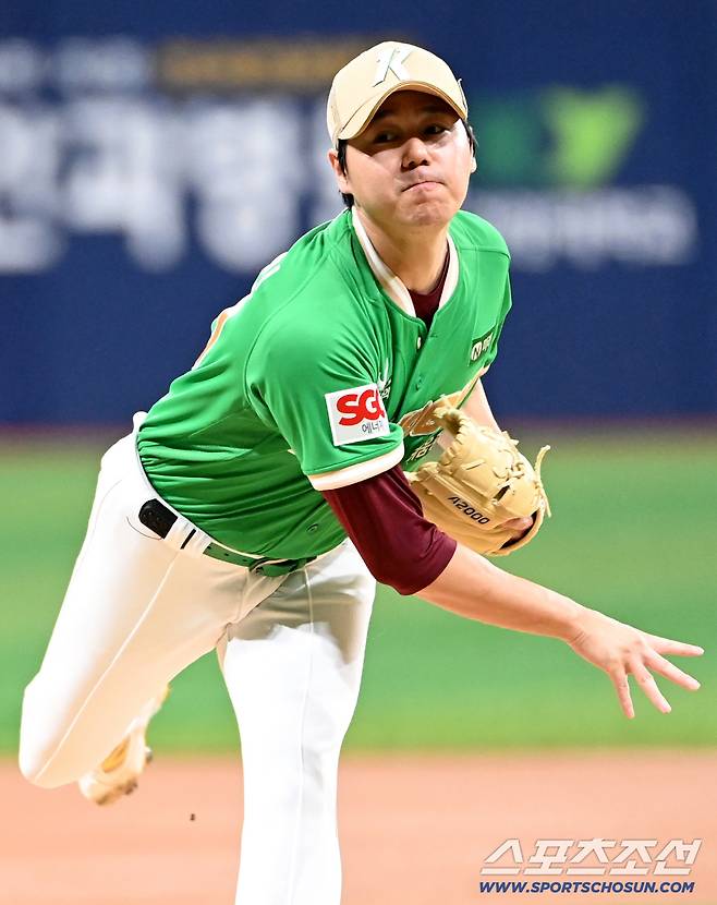 24일 고척스카이돔에서 열린 KIA와 키움의 경기, 키움 선발투수 하영민이 역투하고 있다. 고척=허상욱 기자wook@sportschosun.com/2025.09.24/