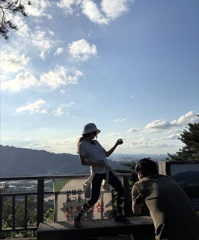 도원경, 유튜브 팀과 유쾌한 산행… 끈끈한 의리 과시 (출처: 도원경 인스타그램)