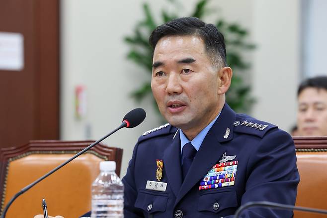 24일 국회 국방위원회에서 진영승 합참의장 후보자 인사청문회가 열린 가운데 진 후보자가 의원들의 질의에 답하고 있다. /박성원 기자