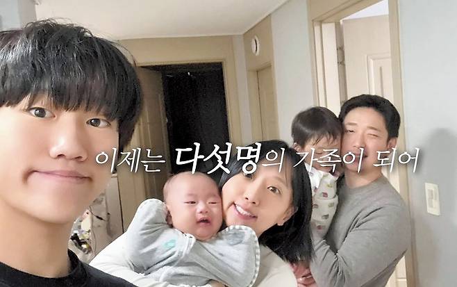 재혼 가정이 행복한 가족으로 거듭나는 과정을 담아 최우수상을 받은 서민호씨 가족의 영상 '처음부터 가족은 아니였지만'.