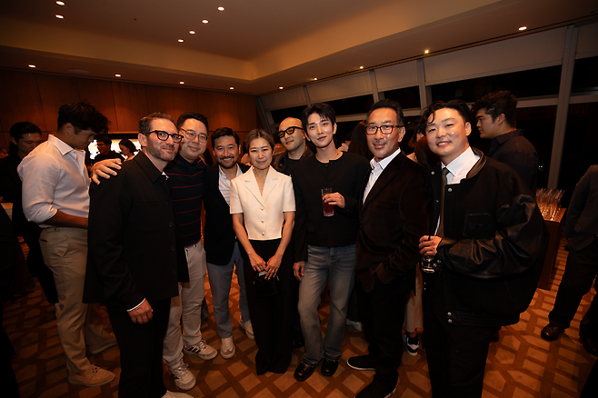 UTA Night에 참석한 Max Michael, James Shin, Hyun Park, Maggie Kang, Bumzu, Joshua Hong, David Park, and Paul Yoo. 포토그래퍼 Robert Evans