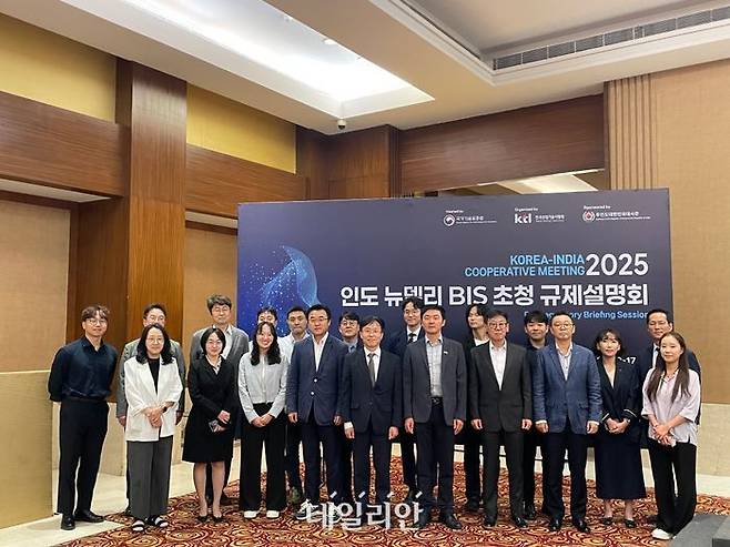 한국산업기술시험원(KTL)은 22일 국가기술표준원, 주인도 대한민국 대사관과 함께 인도 뉴델리(New Delhi)에서 '2025 인도 현지 기술규제 세미나 및 기업간담회'를 개최했다.ⓒKTL