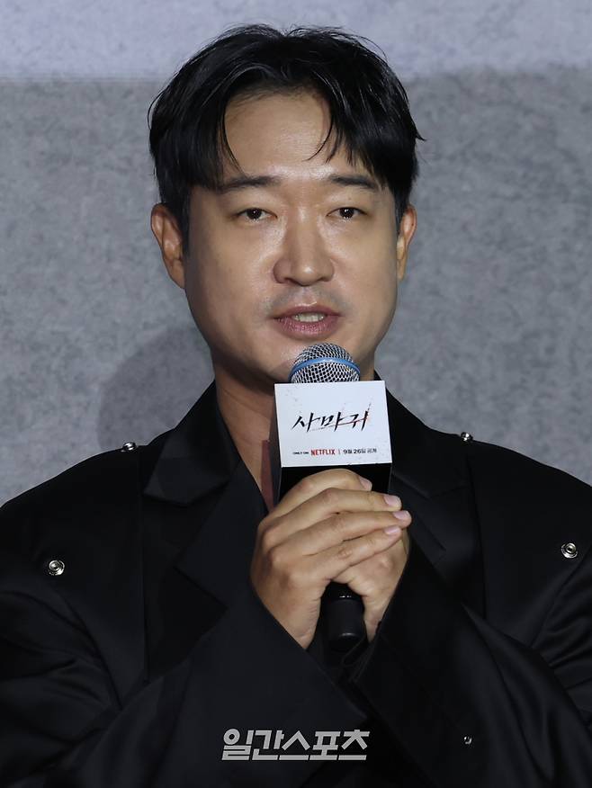 넷플릭스 영화 '사마귀' 제작보고회가 25일 오후 서울 광진구 롯데시네마 건대입구점에서 열렸다. '사마귀'는 모든 룰이 무너진 살인청부업계에 긴 휴가 후 컴백한 A급 킬러 ‘사마귀’와 그의 훈련생 동기이자 라이벌 ‘재이’ 그리고 은퇴한 레전드 킬러 ‘독고’가 1인자 자리를 놓고 벌이는 대결을 그린 액션 영화. 오는 26일 공개. 서병수 기자 qudtn@edaily.co.kr /2025.09.25/