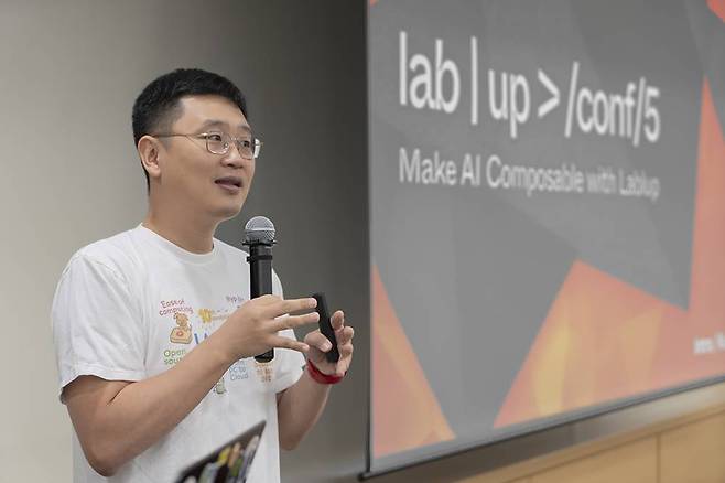 신정규 래블업 대표가 래블업의 다섯 번째 콘퍼런스의 개막을 알렸다 / 출처=IT동아