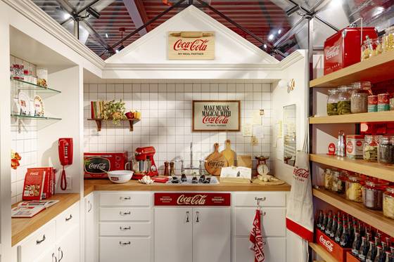 코카-콜라는 10월 26일까지 현대카드 쿠킹라이브러리에서 팝업 행사를 진행합니다. 사진 코카-콜라