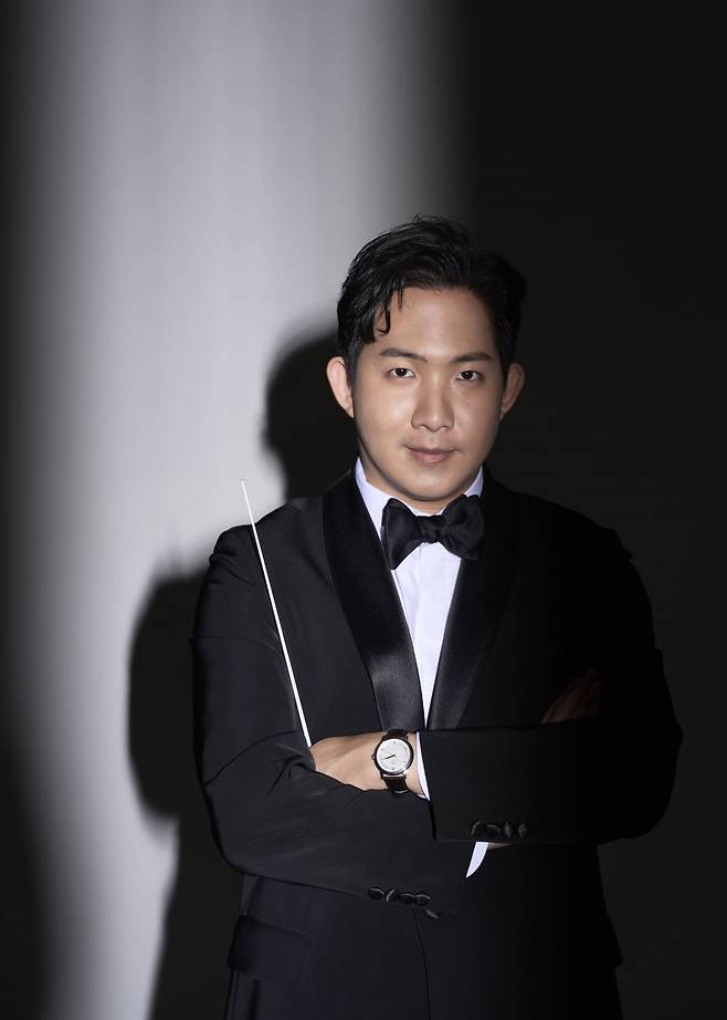 지휘자 이승원. / 사진출처. 국립심포니오케스트라. ⓒ Taeuk Kang
