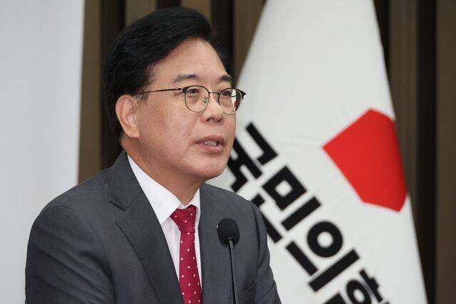 국민의힘 송언석 원내대표가 24일 서울 여의도 국회에서 열린 긴급 의원총회에서 발언하고 있다. 연합뉴스