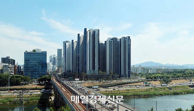 서울 성동구 성수동1가 서울숲 아이파크 리버포레 전경. [매경DB}