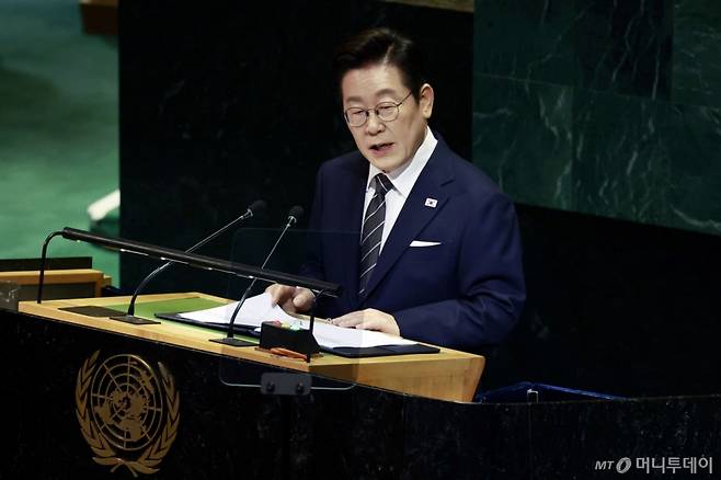 [뉴욕=뉴시스] 최동준 기자 = 이재명 대통령이 23일(현지 시간) 미국 뉴욕 유엔 본부에서 열린 제80차 유엔 총회에서 기조연설을 하고 있다. 2025.09.24. photocdj@newsis.com /사진=최동준
