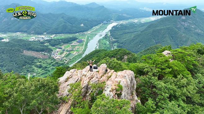 김경수 PD가 무명산의 숨은 매력을 발굴하는 '김PD의 너만 산이냐 나도 산이다'가 매주 토요일 오전 방송된다. 사진은 가을 산행의 매력을 전하는 마운틴TV 프로그램. /사진=마운틴TV 제공