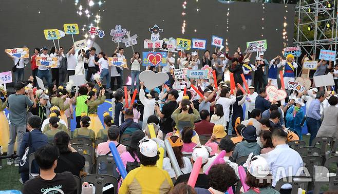 [울산=뉴시스] 2024 울산고래축제에서 열린 '우리동네 명물내기 한마당' (사진=뉴시스DB) photo@newsis.com