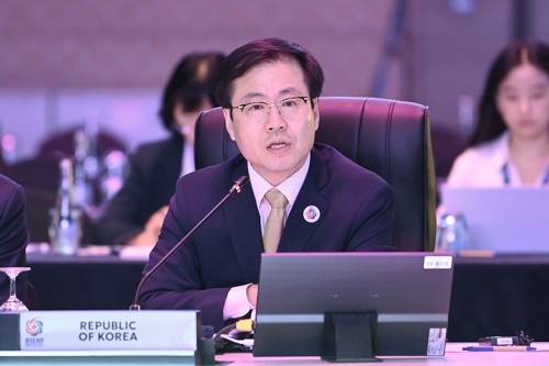 발언하는 여한구 통상교섭본부장 발언하는 여한구 통상교섭본부장     (서울=연합뉴스) 여한구 산업통상자원부 통상교섭본부장이 25일(현지시간) 말레이시아 쿠알라쿰푸르 국제컨벤션센터에서 열린 제4차 역내포괄적경제동반자협정(RCEP) 장관회의에서 발언하고 있다. 2025.9.25 [산업통상자원부 제공. 재판매 및 DB 금지]     photo@yna.co.kr (끝)   <저작권자(c) 연합뉴스, 무단 전재-재배포, AI 학습 및 활용 금지>