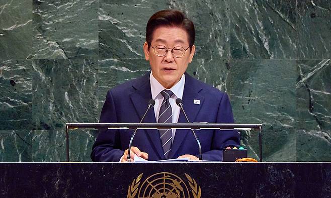 이재명 대통령이 지난 23일(현지시간) 미국 뉴욕 유엔본부 총회장에서 기조연설을 하고 있다. 공동취재사진