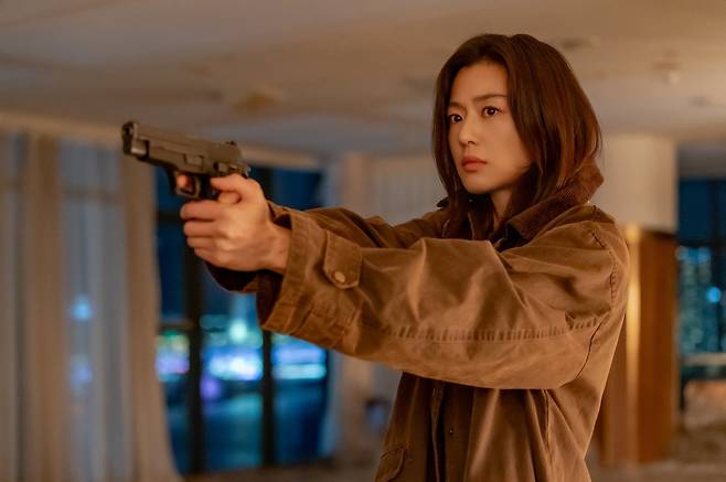 디즈니+ 오리지널 시리즈 ‘북극성’이 6·7회에서 피격 사건의 전말과 총격전이 펼쳐지며 폭발적 반응을 얻고 있다. 사진제공 | 월트 디즈니 컴퍼니 코리아