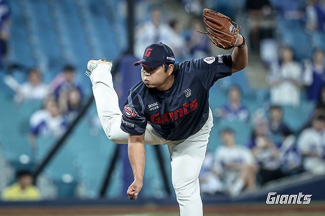 롯데 박진이 24일 대구삼성라이온즈파크에서 열린 삼성과 원정경기에 선발등판해 역투하고 있다. 사진제공｜롯데 자이언츠