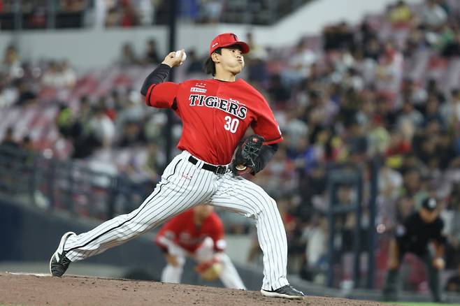 KIA 타이거즈 투수로 활약했던 시절 홍원빈의 모습. /사진=KIA 타이거즈 제공