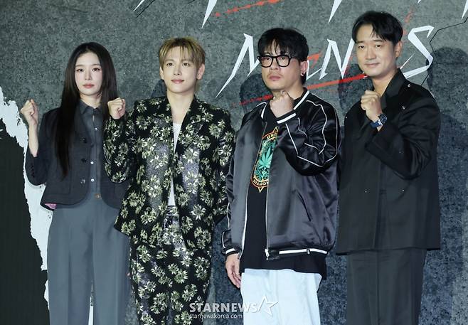 배우 박규영, 임시완, 이태성 감독, 배우 조우진이 25일 오후 서울 광진구 롯데시네마 건대입구점에서 진행된 영화 '사마귀'(감독 이태성) 제작발표회에 참석해 포즈를 취하고 있다.  모든 룰이 무너진 살인청부업계에 긴 휴가 후 컴백한 A급 킬러 '사마귀'와 그의 훈련생 동기이자 라이벌 '재이' 그리고 은퇴한 레전드 킬러 '독고'가 1인자 자리를 놓고 벌이는 대결을 그린 액션 영화 '사마귀'는 오는 26일 공개된다. /2025.09.25 /사진=이동훈 photoguy@