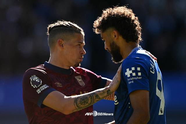 지난 시즌 입스위치에서 임대생활을 보낸 칼빈 필립스(왼쪽). /AFPBBNews=뉴스1