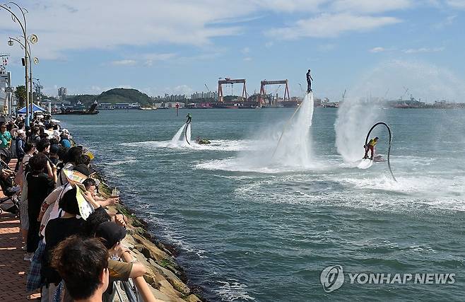 2024 울산고래축제 '수상 퍼포먼스' [울산시 남구 제공. 재판매 및 DB 금지]