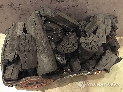 숯 [연합뉴스 자료사진]