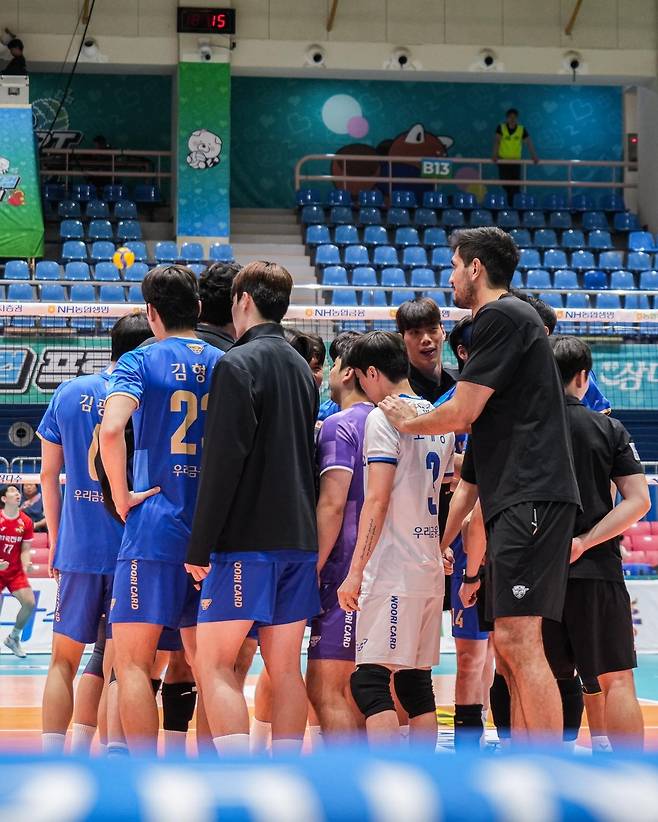 훈련 준비하는 우리카드 선수들 [우리카드 배구단 제공. 재판매 및 DB 금지]