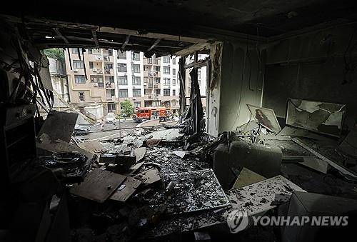 러시아 드론 공격으로 파괴된 키이우의 아파트 [EPA 연합뉴스 자료사진. 재판매 및 DB 금지]