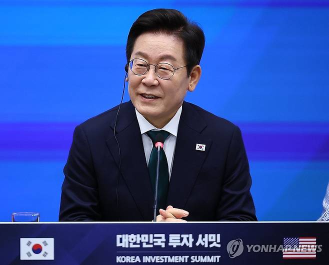 이재명 대통령, 뉴욕에서 한국경제설명회 (뉴욕=연합뉴스) 한상균 기자 = 이재명 대통령이 25일(현지시간) 미국 뉴욕 증권거래소에서 열린 한국경제설명회 투자서밋에서 발언하고 있다. 2025.9.25 xyz@yna.co.kr