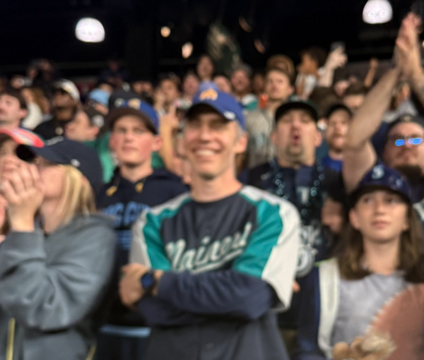 이 남성분을 찾아주세요(사진=아담 그레쉬 매니저 SNS)