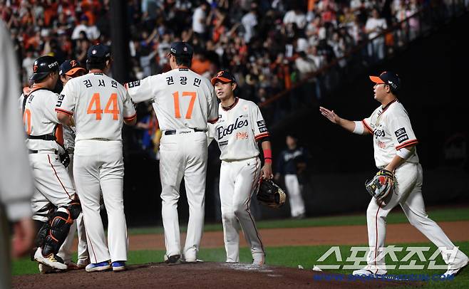 26일 대전 한화생명볼파크에서 열린 한화 이글스와 LG 트윈스의 경기. 승리한 한화 선수들이 기뻐하고 있다. 대전=박재만 기자 pjm@sportschosun.com/2025.09.26/