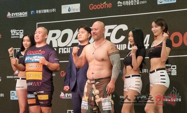 무제한급 복싱 경기를 앞둔 허재혁(왼쪽)과 금광산. ⓒ스포츠한국 김성수 기자