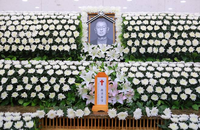 26일 서울 송파구 서울아산병원 장례식장에 개그맨 전유성의 빈소가 마련돼 있다./뉴스1